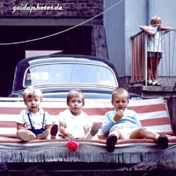 Kind, Schaukel, 1960er, Rodenkirchen, Köln-Rodenkirchen